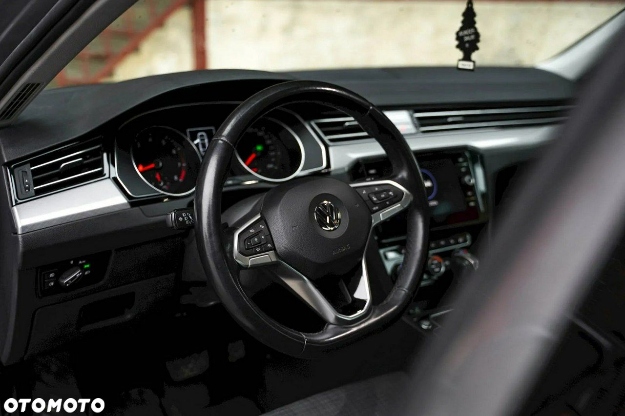 Volkswagen Passat - 13