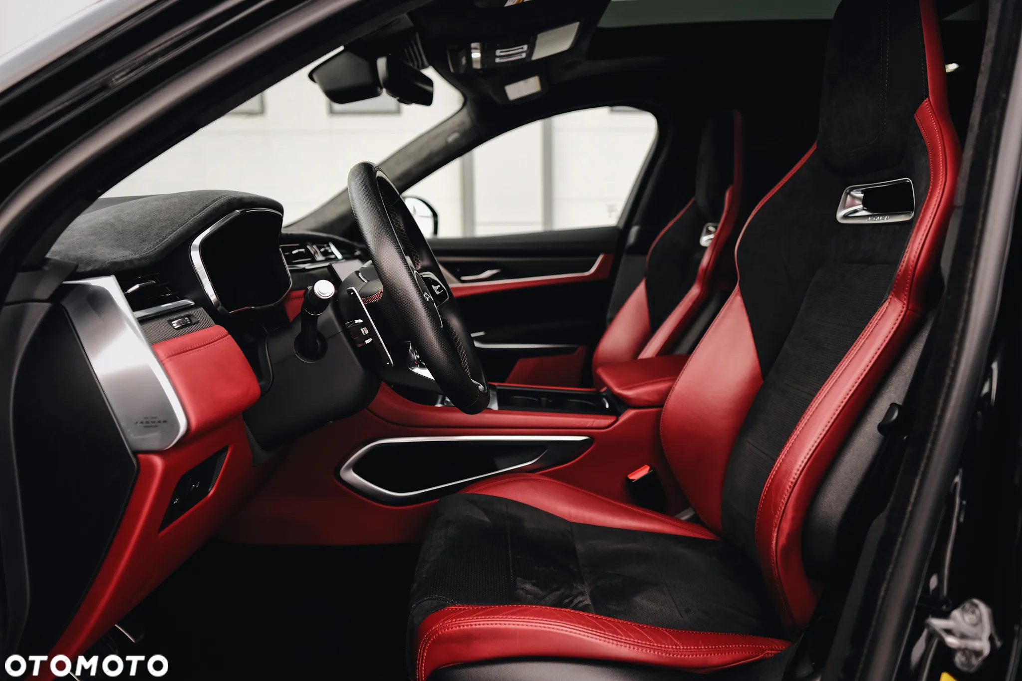Jaguar F-Pace 5.0 V8 P550 AWD SVR - 6