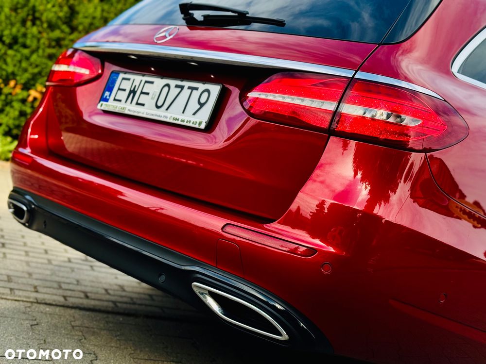 Mercedes-Benz Klasa E 220 d T 9G-TRONIC Exclusive - 22