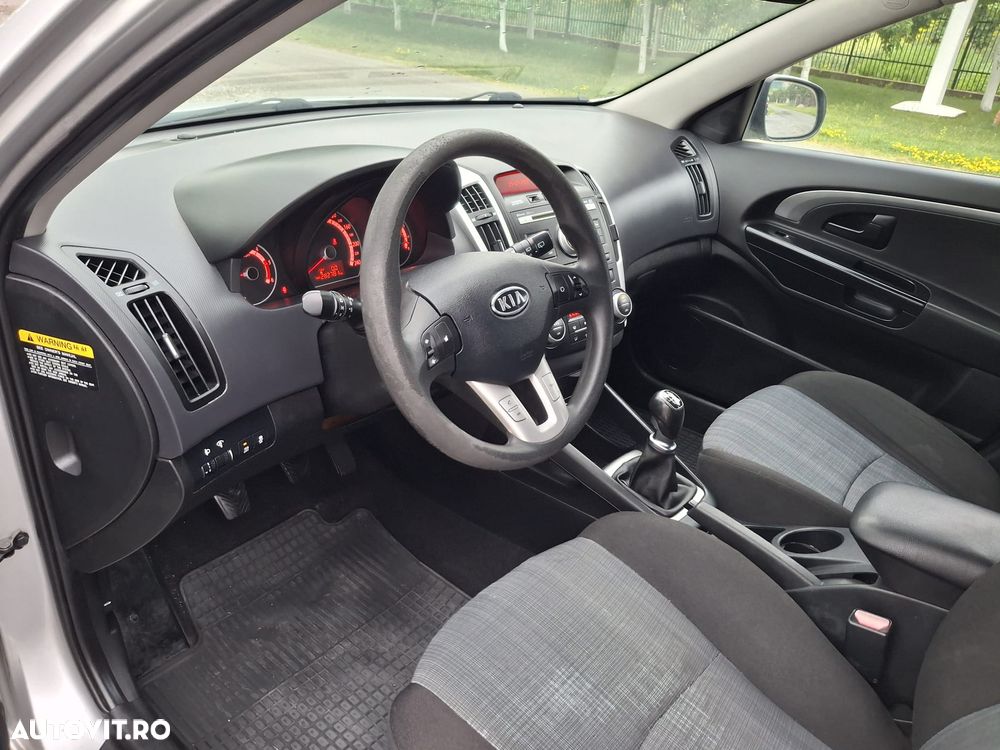 Kia Ceed 1.6 CRDi 90 ISG Vision - 8