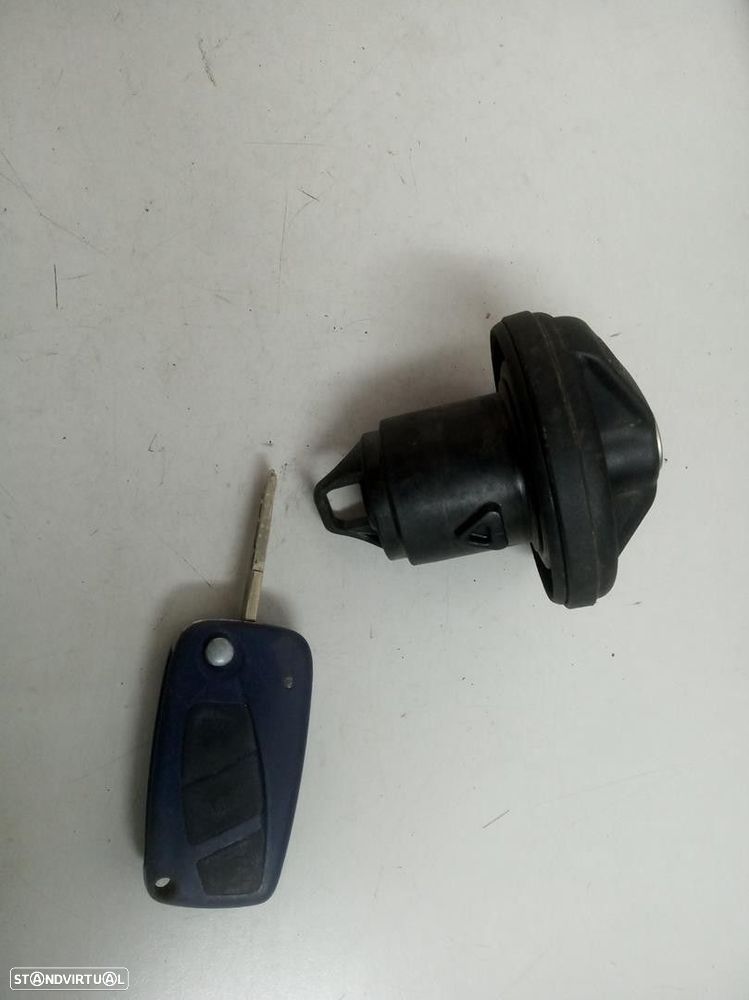 TAMPÃO COMBUSTÍVEL FIAT STILO 2006 - - 2