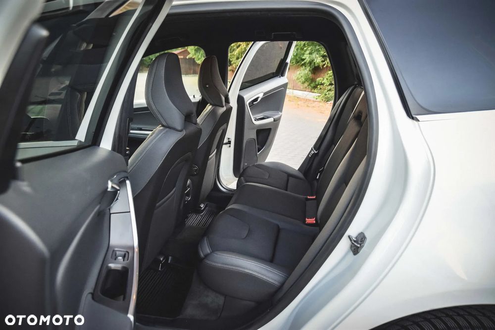 Volvo XC 60 2.4D AWD Momentum - 27