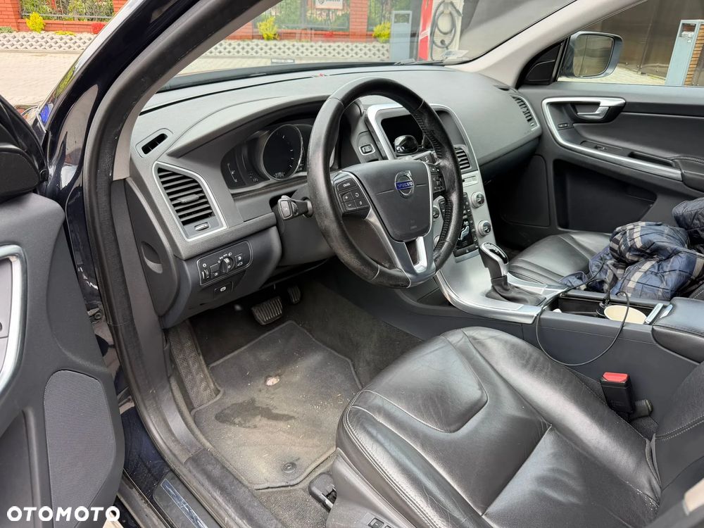 Volvo XC 60 D4 AWD Momentum - 5