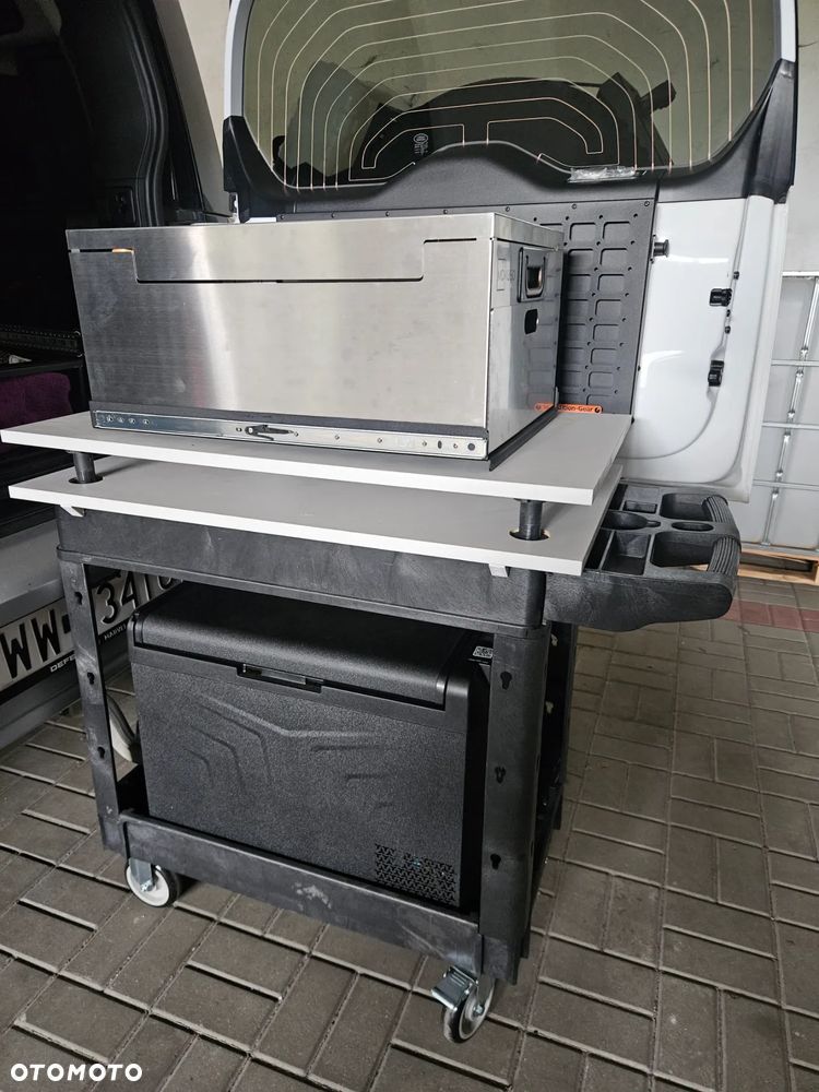 Land Rover Defender - 37