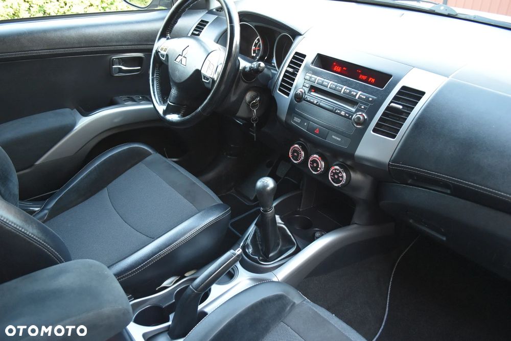 Mitsubishi Outlander 2.0 2WD Inform - 29