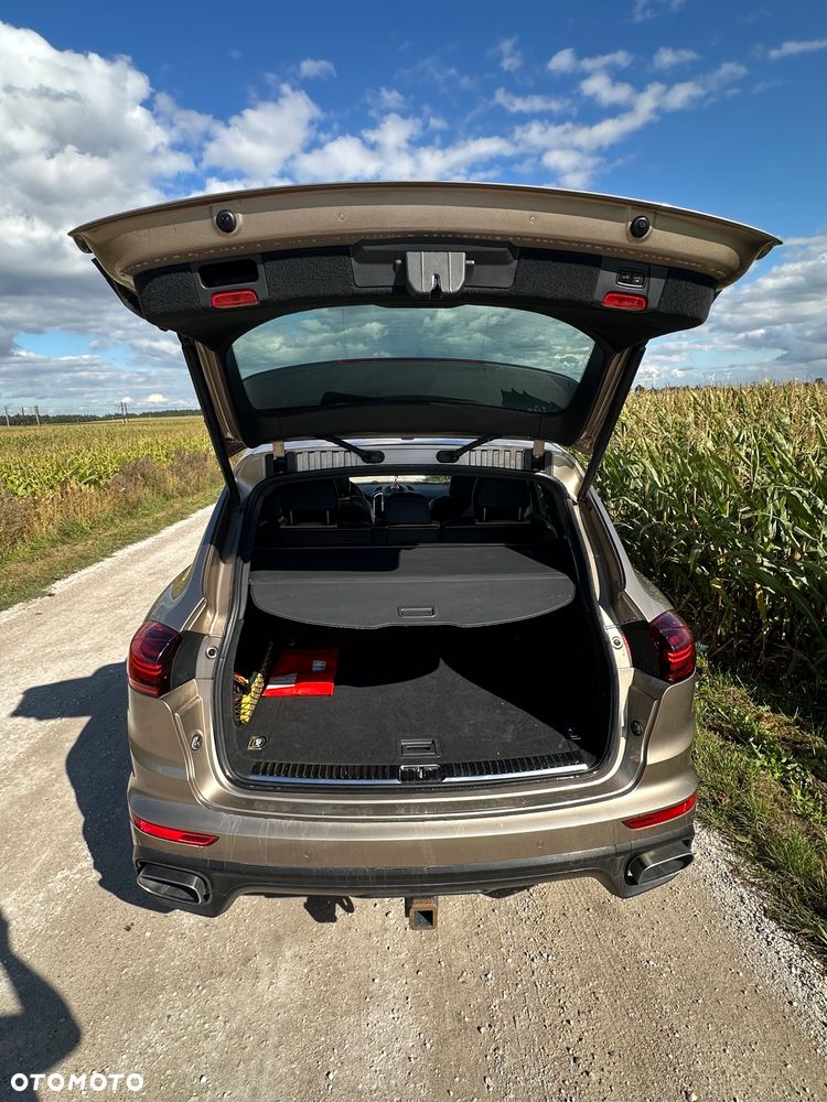 Porsche Cayenne Platinum Edition - 18