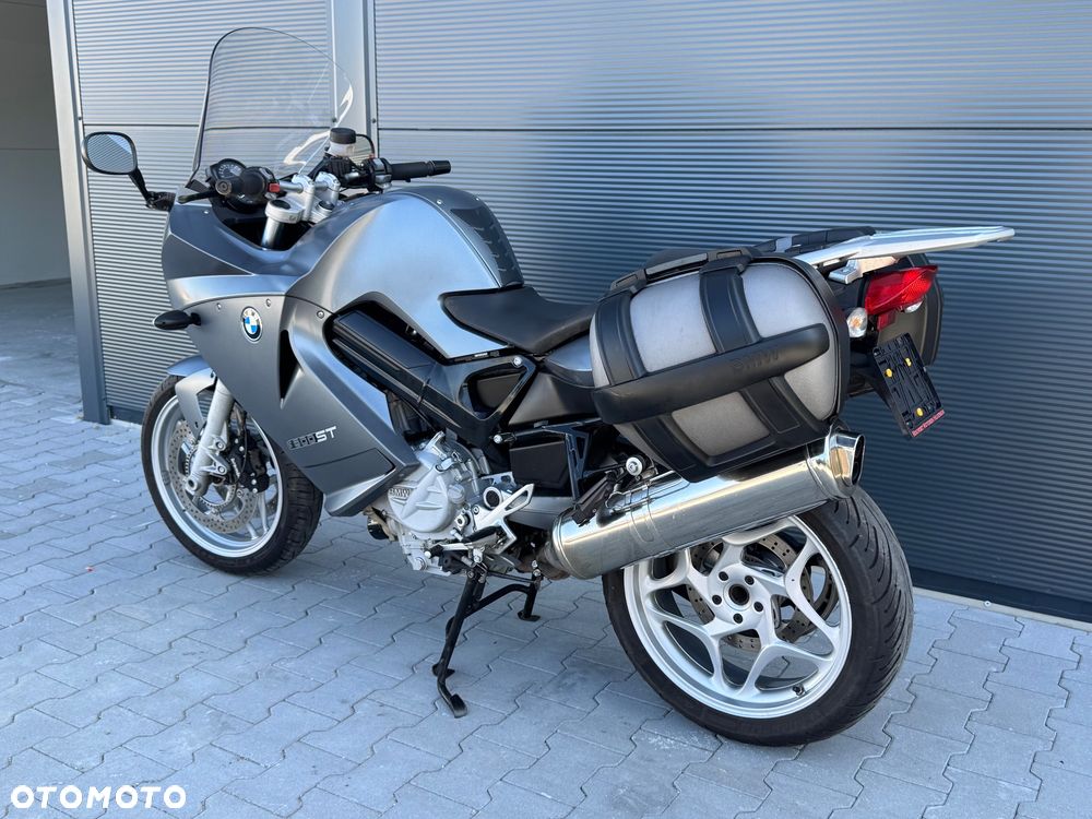 BMW F - 15