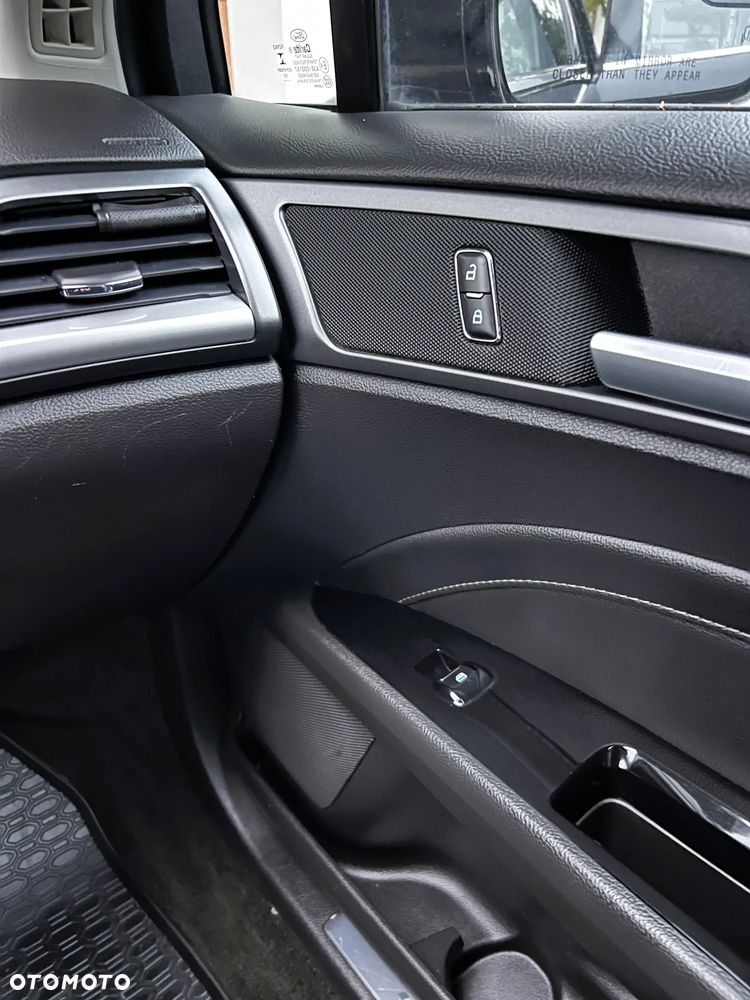 Ford Fusion 2.0 EcoBoost Titanium - 25