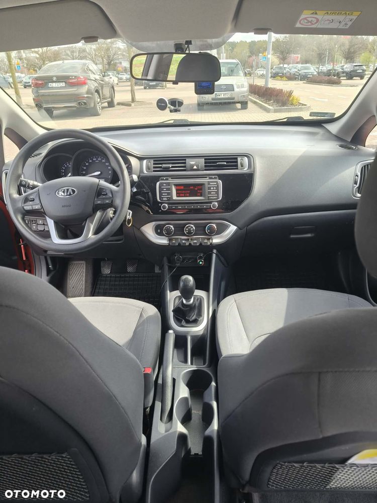 Kia Rio 1.4 M - 10