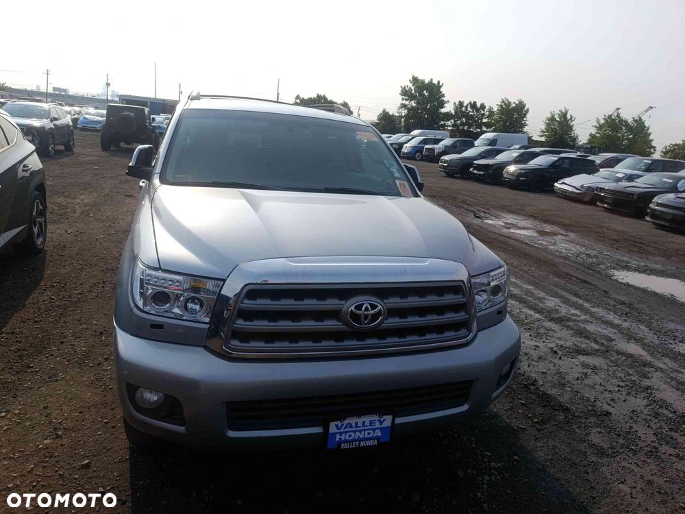 Toyota Sequoia - 8