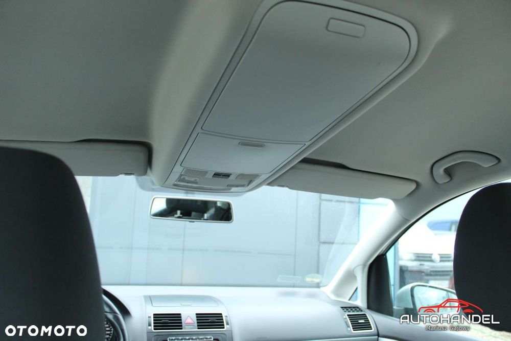 Volkswagen Touran - 17