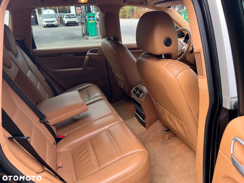 Porsche Cayenne - 16