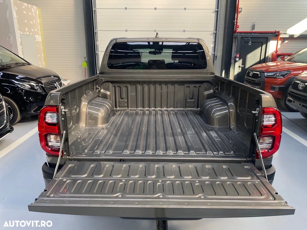 Toyota Hilux 2.8D 204CP 4x4 Double Cab AT MHEV Invincible - 5