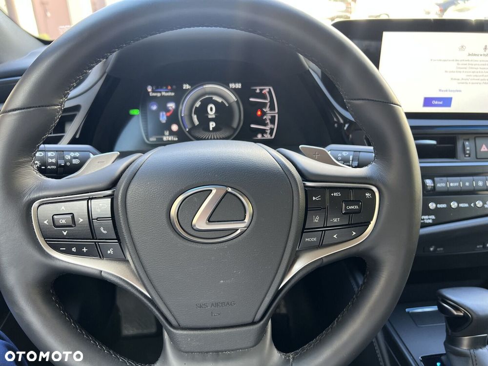 Lexus ES 300h Business Edition - 16