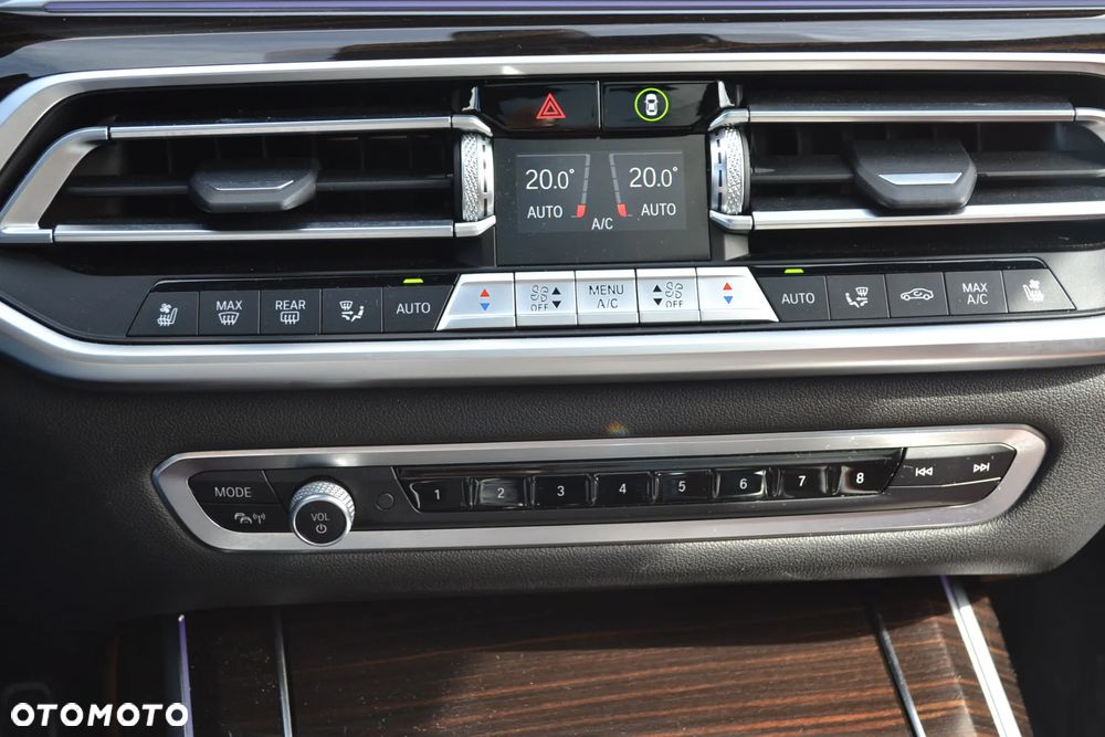 BMW X7 M50i sport - 29