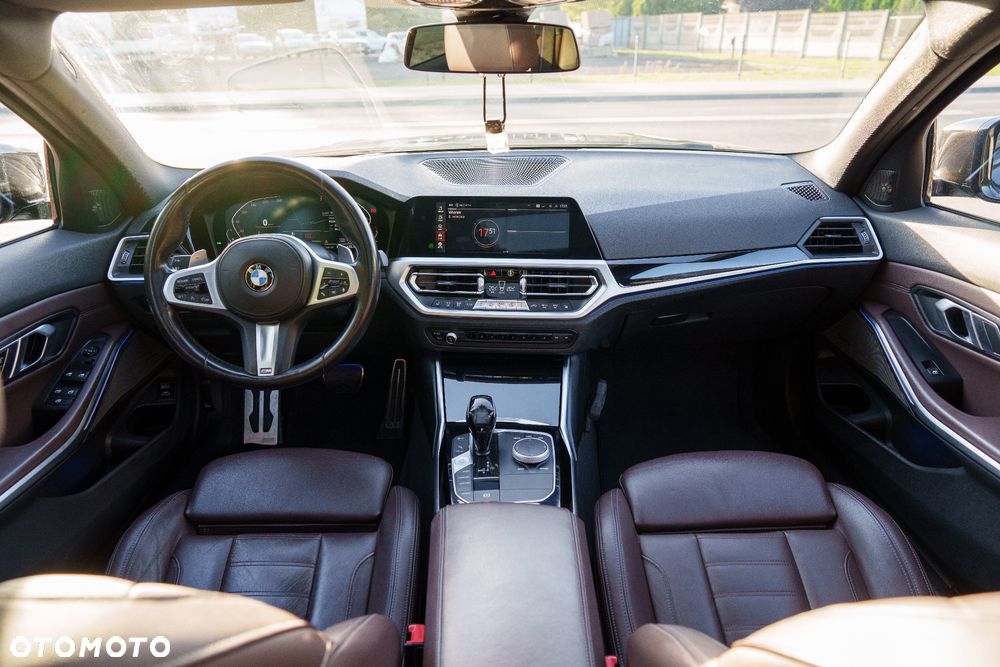 BMW Seria 3 320i Edition M Sport Shadow - 28