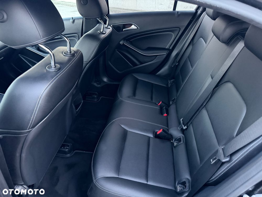 Mercedes-Benz Klasa A 180 7G-DCT - 15