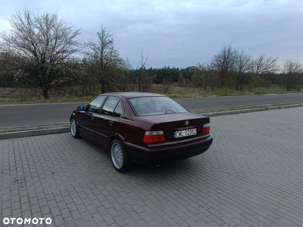BMW Seria 3 323i - 5