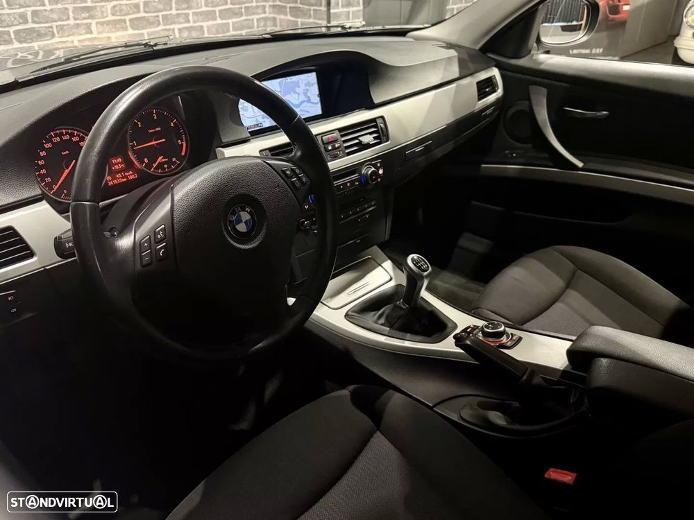 BMW 318 d Touring Navigation Sport - 13