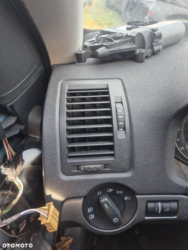 Kratka nawiewu lewa kierowcy skoda octavia II