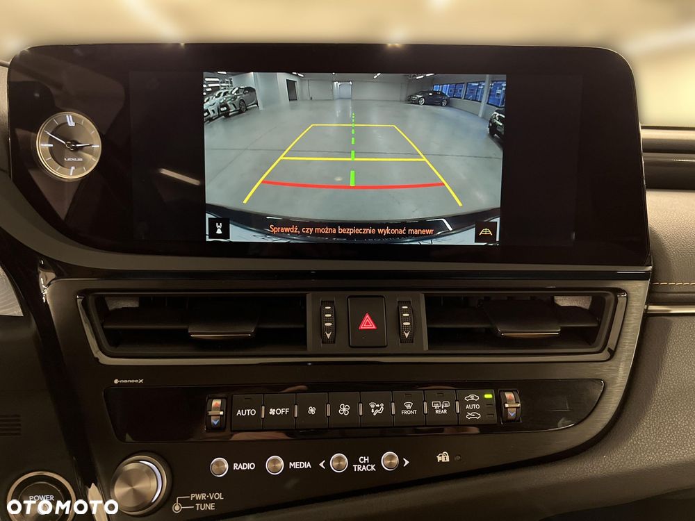 Lexus ES 300h Business Edition - 26