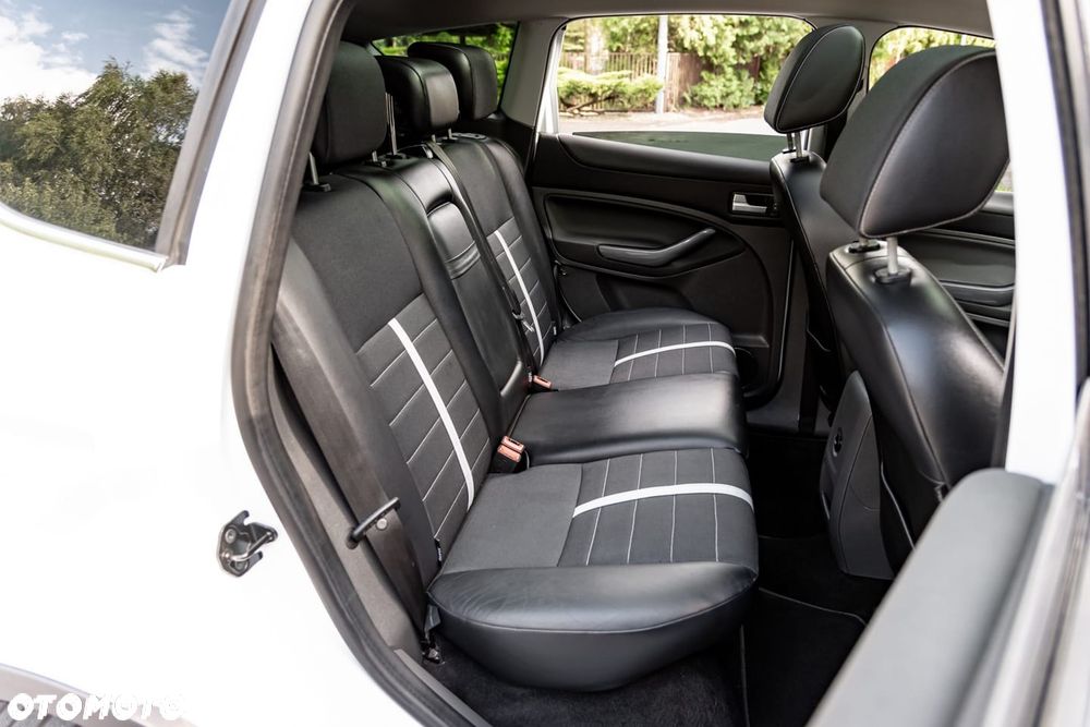 Ford Kuga 2.5 4x4 Titanium - 16