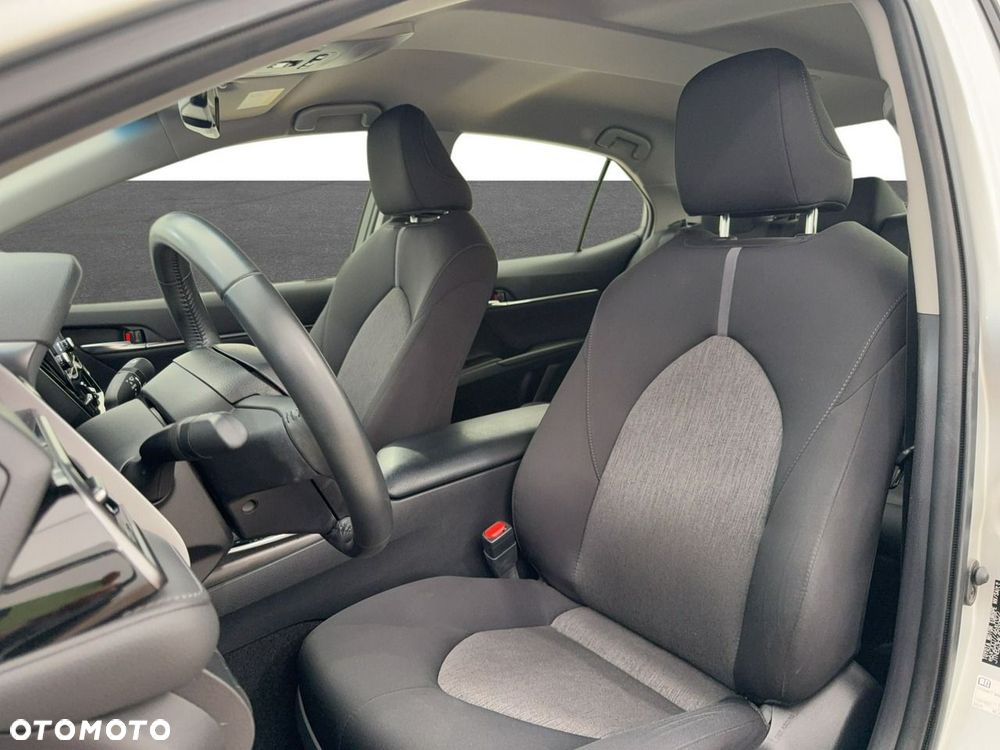 Toyota Camry - 17