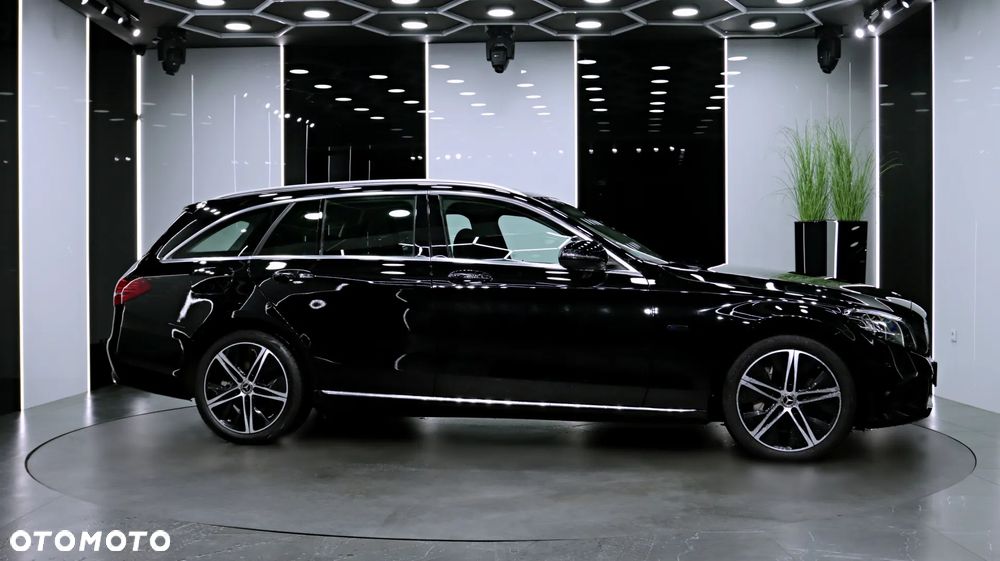 Mercedes-Benz Klasa C 300 d 9G-TRONIC - 11