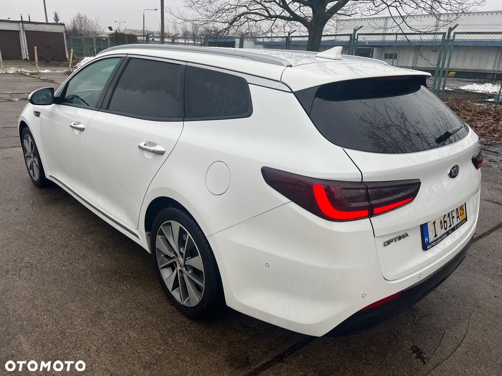 Kia Optima - 11