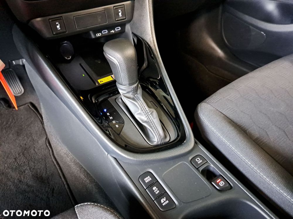 Toyota Yaris Hybrid 1.5 Style - 24