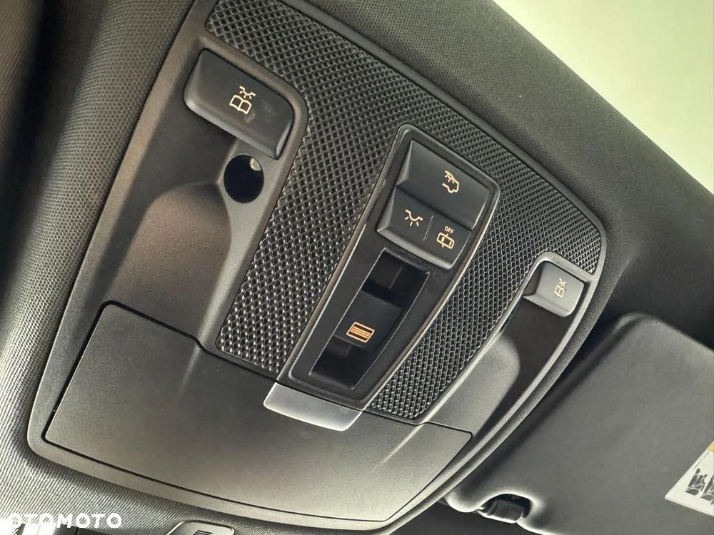 Mercedes-Benz CLA 250 4Matic 7G-DCT - 17