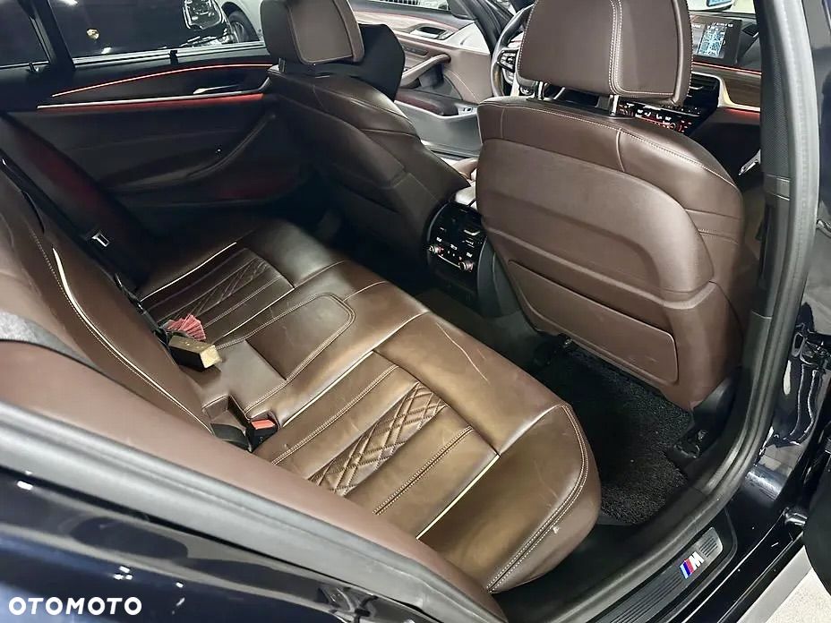 BMW Seria 5 530i xDrive M Sport Edition - 16