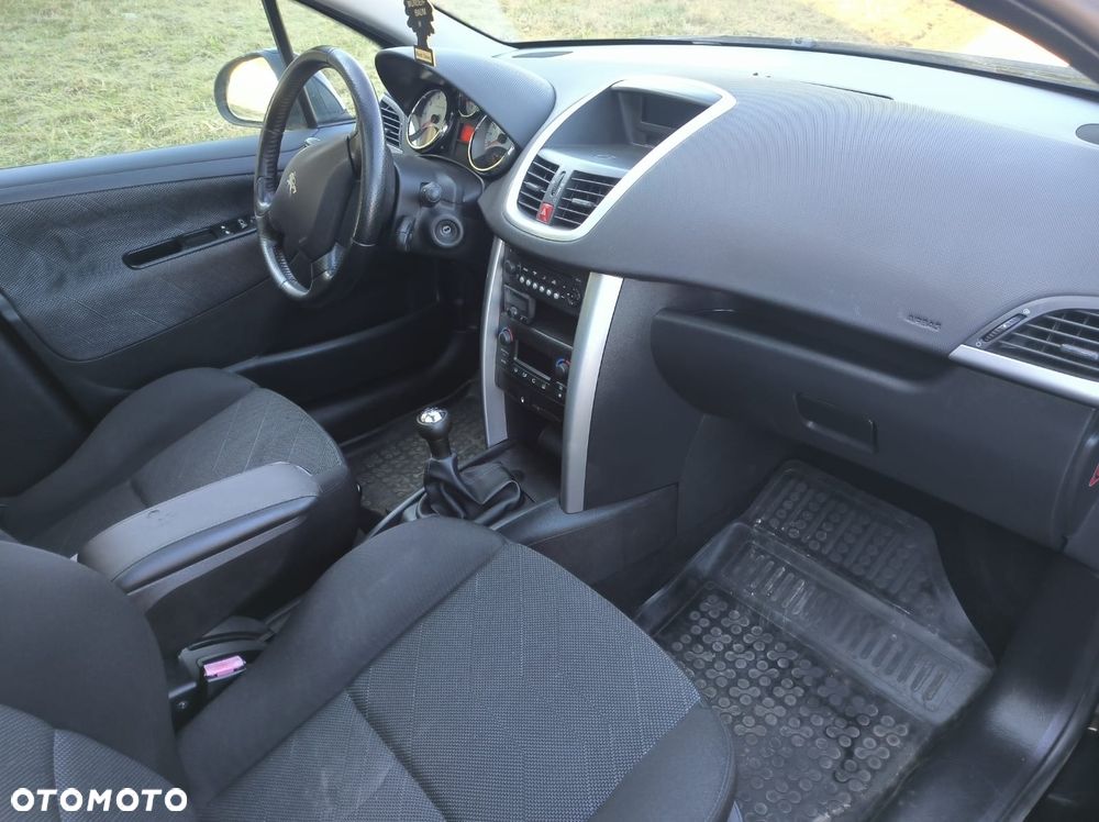 Peugeot 207 - 11