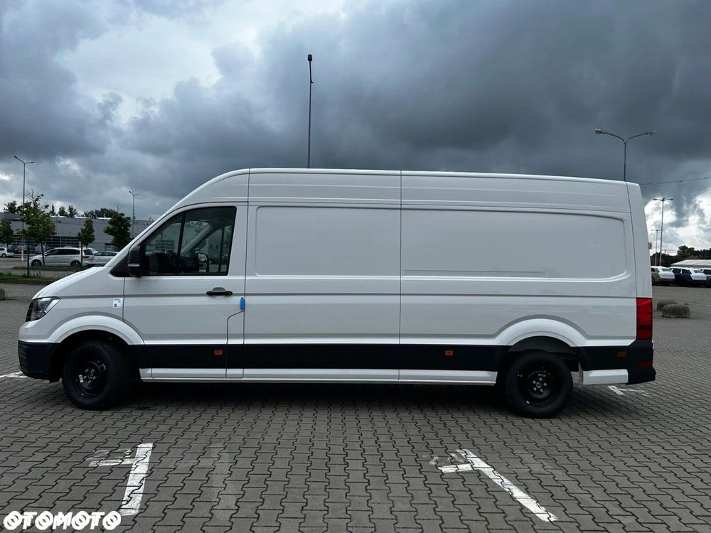 Volkswagen Crafter 35 Furgon z wysokim dachem silnik: 2,0 l EU6 SCR 177 KM / skrzynia biegów: 4MOTION automatyczna 8-biegowa rozstaw osi: 4490 mm - 7
