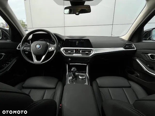BMW Seria 3 318d Sport Line - 18