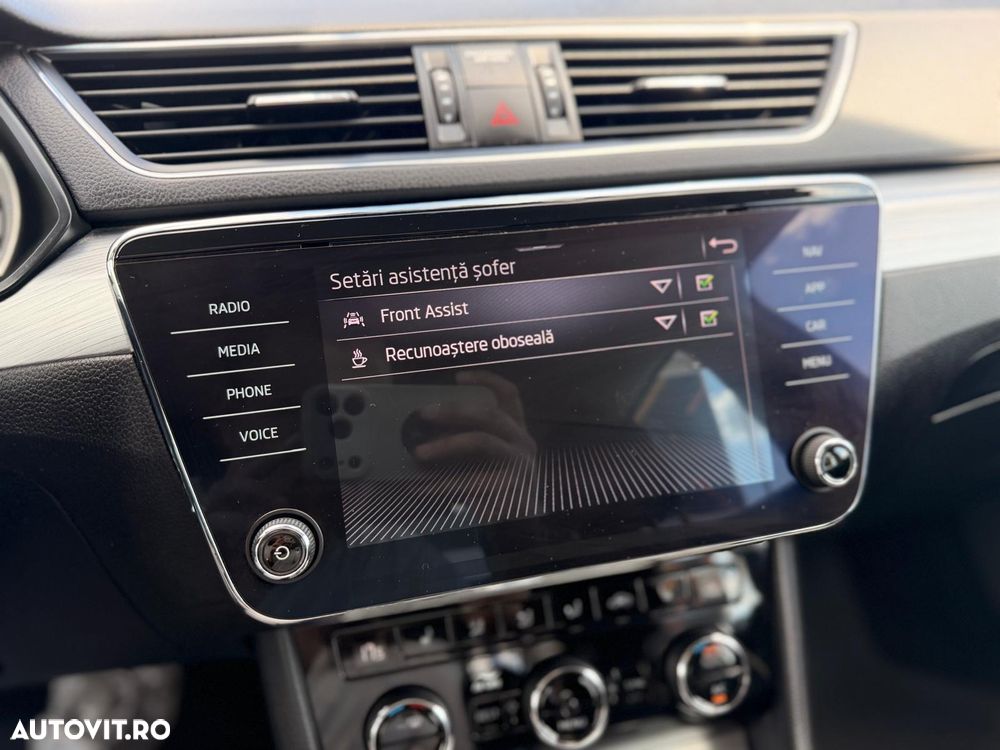 Skoda Superb 2.0 TDI DSG Style - 23