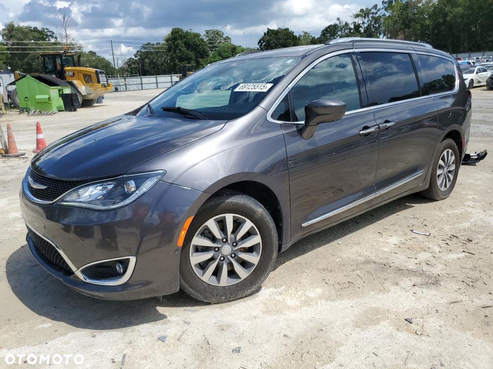 Chrysler Pacifica - 2