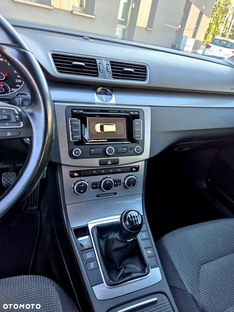 Volkswagen Passat 1.6 TDI BlueMotion Technology Comfortline - 21