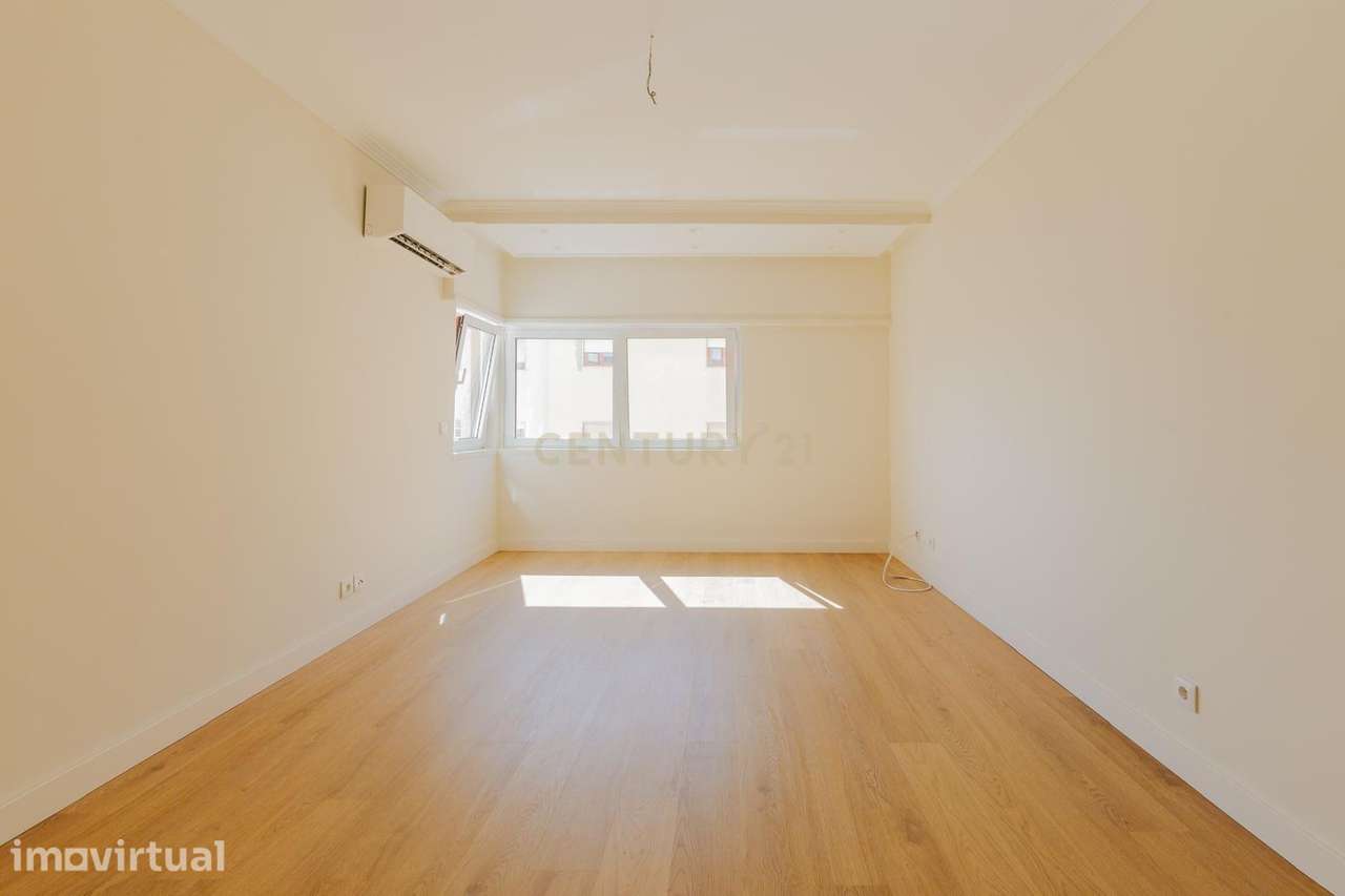 T2 Remodelado a Estrear | Prédio com Elevador + Arrecadação | Odivelas - Grande imagem: 4/18