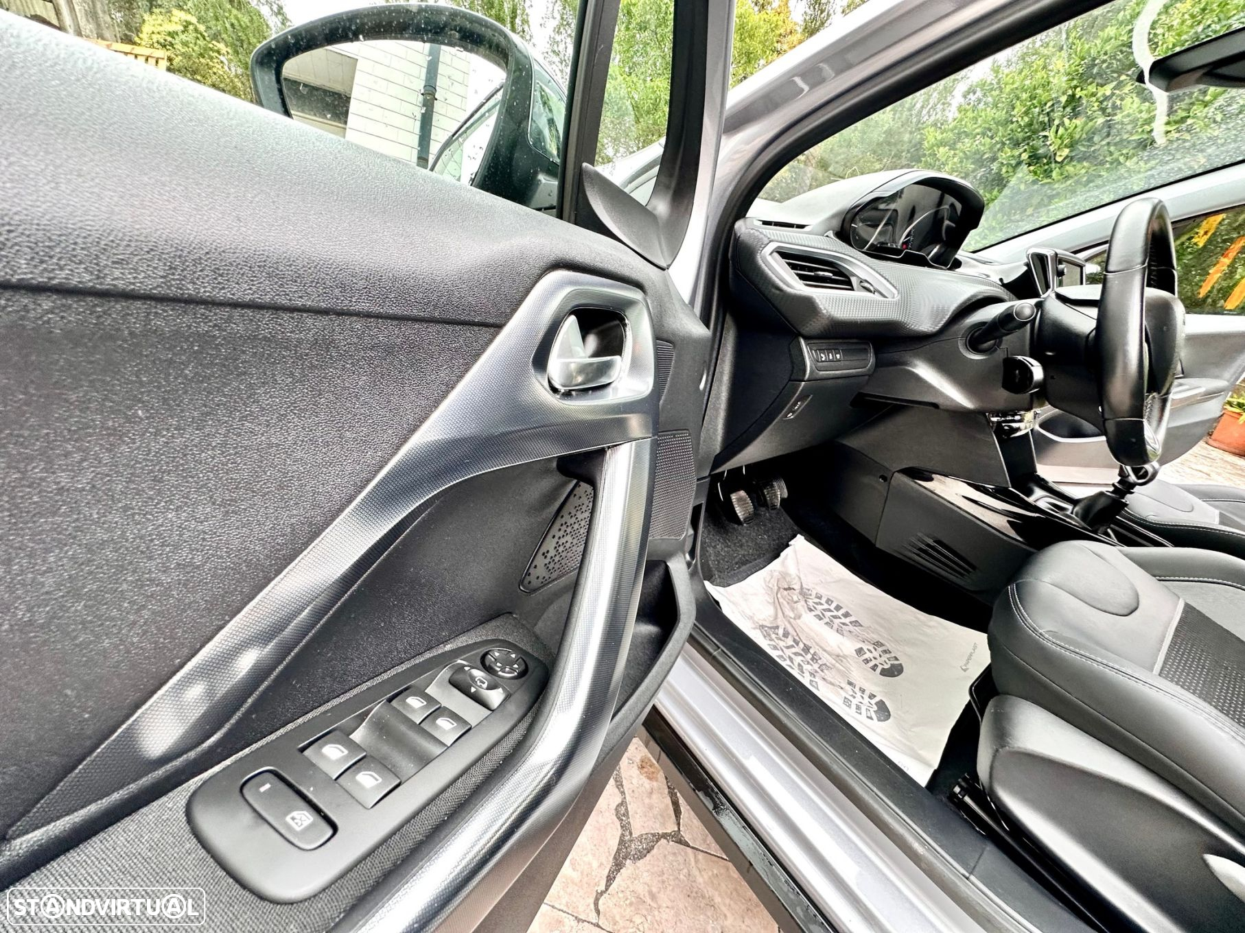 Peugeot 2008 1.2 PureTech Allure - 16