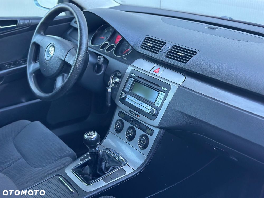 Volkswagen Passat - 4