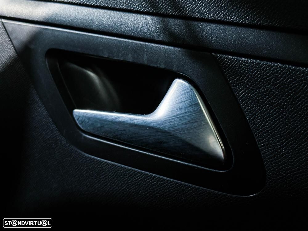 Peugeot 208 1.2 Hybrid Allure e-DCS6 - 27
