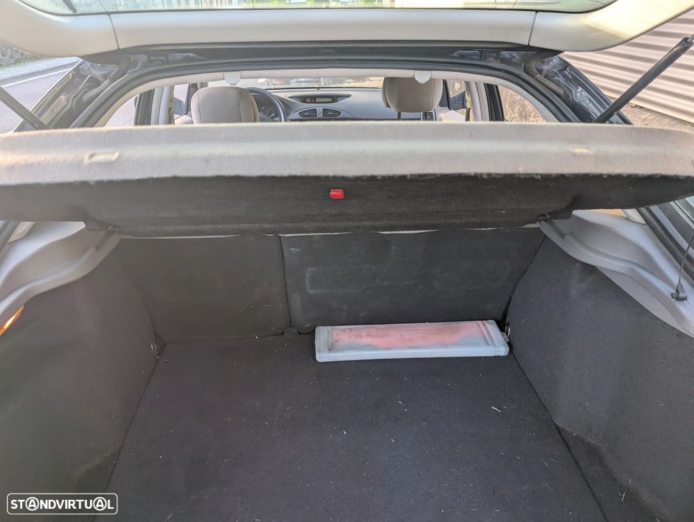 Renault Laguna 1.9 dCi Dynamique - 11