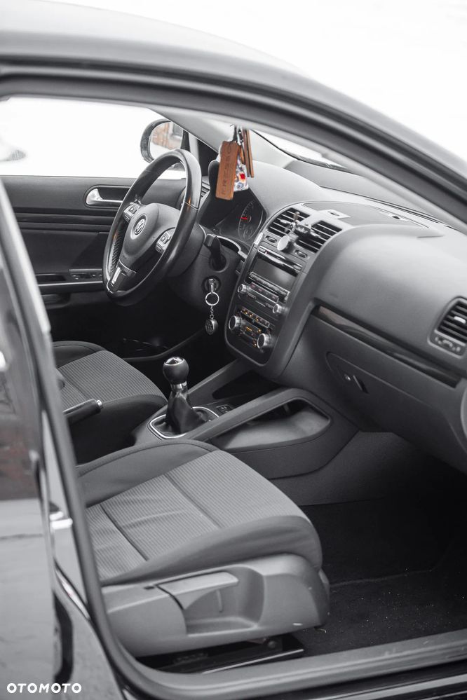 Volkswagen Jetta 1.6 TDI Highline - 24