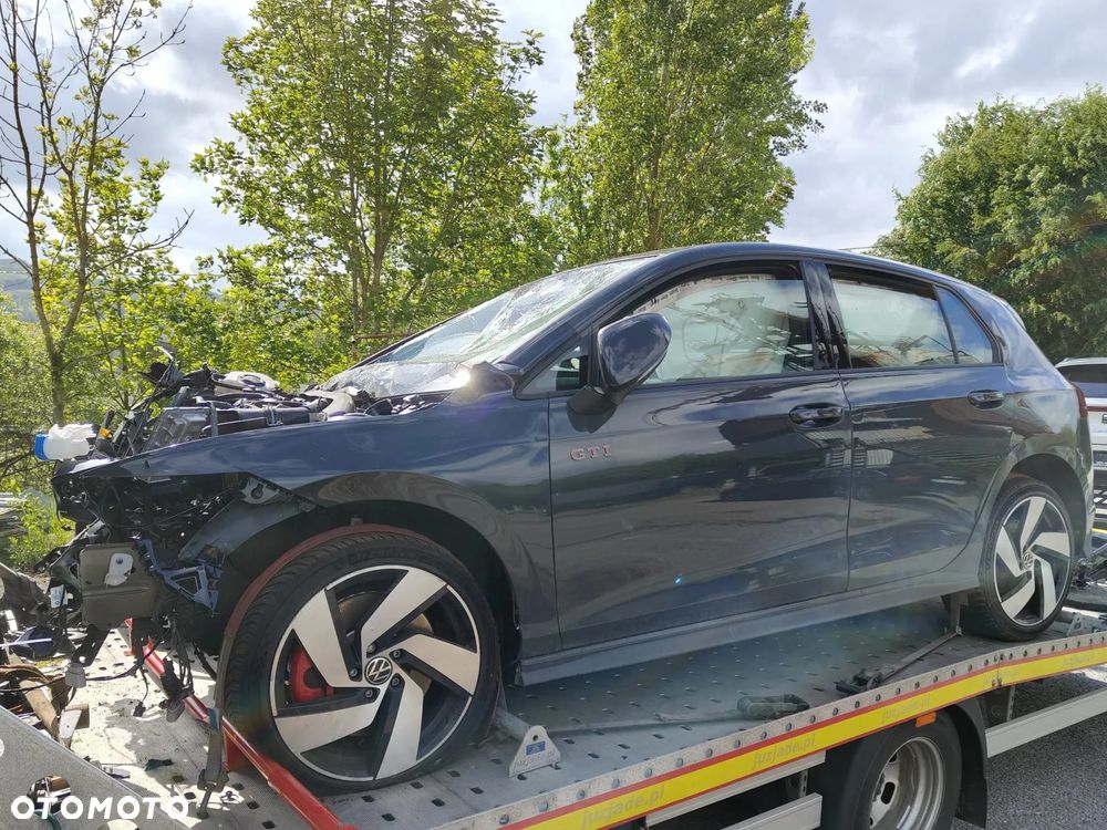 Volkswagen Golf - 1