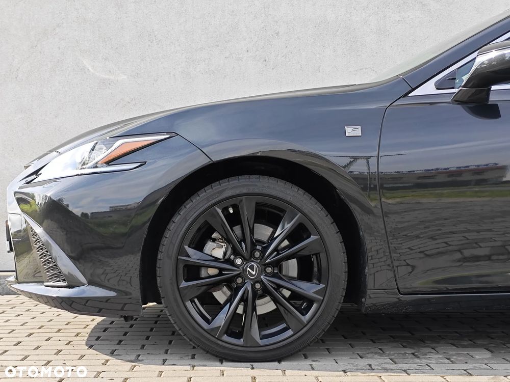 Lexus ES 300h F Sport Design - 22