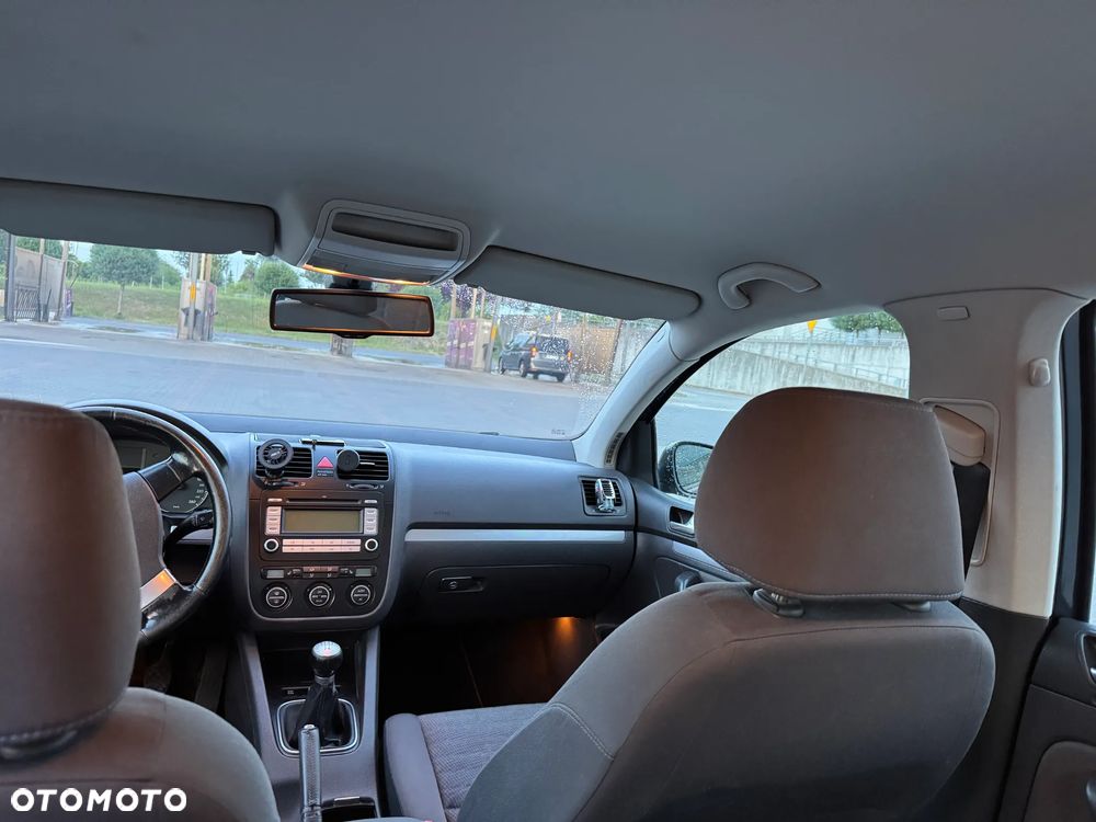Volkswagen Golf - 18