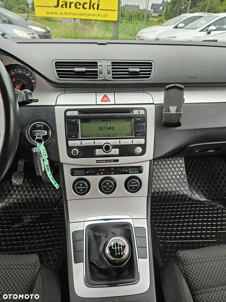 Volkswagen Passat - 17