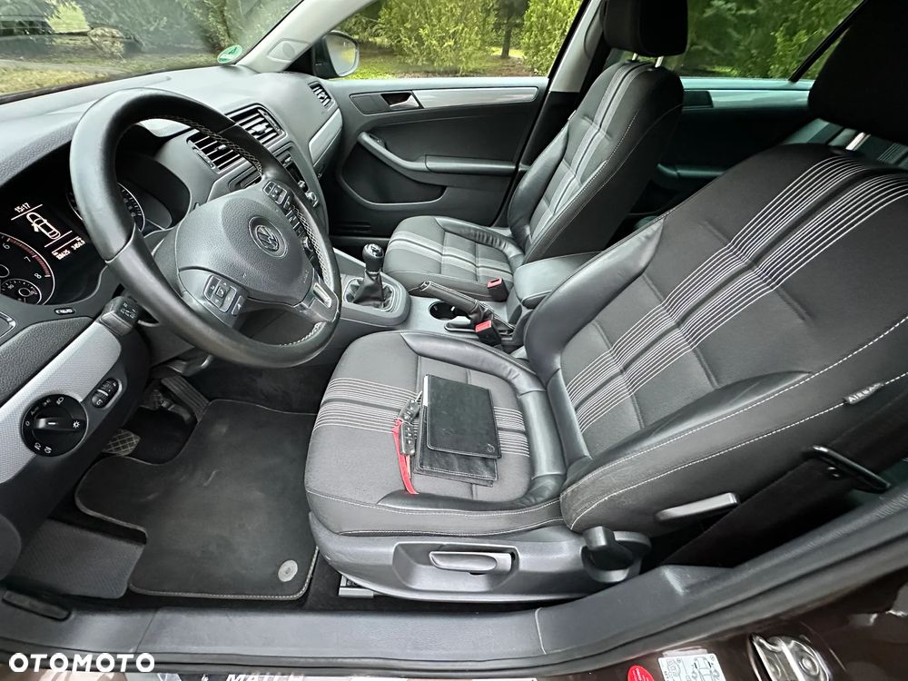 Volkswagen Jetta 1.4 TSI Match - 18