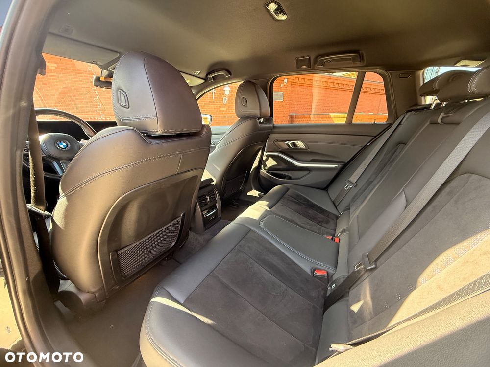 BMW Seria 3 320d xDrive M Sport sport - 18